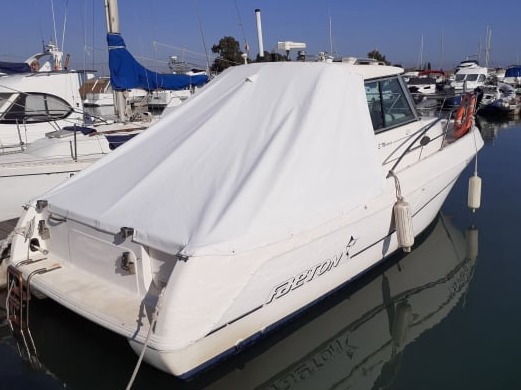 Tendal protector instal·lat en barca