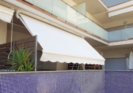 Tendal en una terrassa d'un edifici